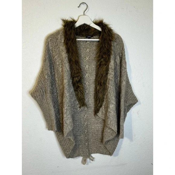 XOXO Womens Cable Knit Faux Fur Trim Poncho Shawl Cardigan Sweater M - Picture 5 of 11